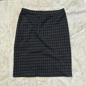 Lysespenard Houndstooth Pencil Skirt – Size Medium | Timeless Elegance | Office